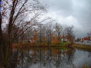 prettyautumnlake.jpg