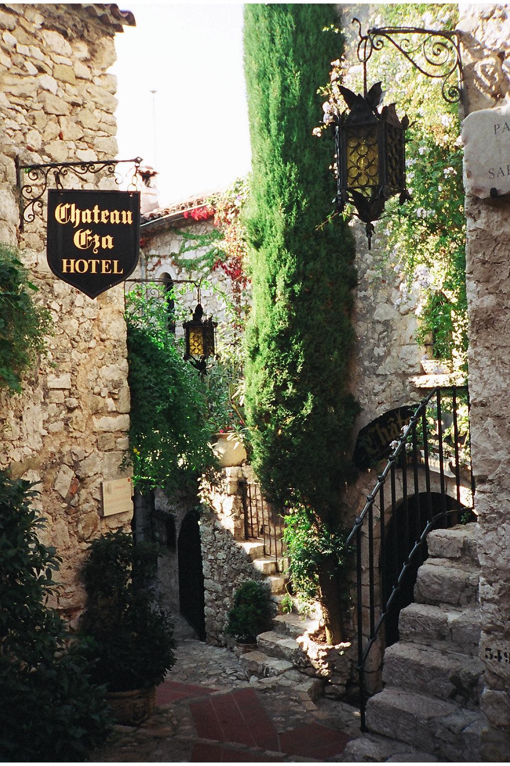 ancienthauntedezefrance.jpg